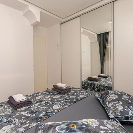 Apartments Hope Dugi Rat Eksteriør bilde